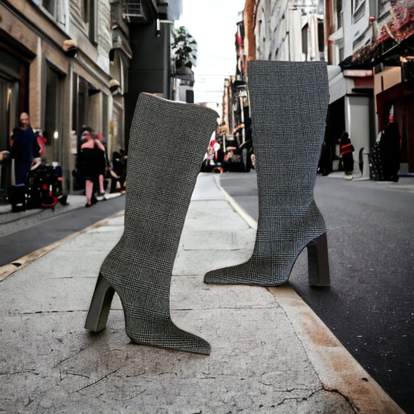 NIB Balenciaga Prince Of Whales Knee High Boots Size 40 $1,750.00 - Picture 6 of 7